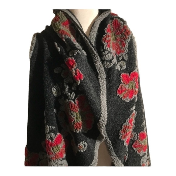 Floral Shawl Collar Sleeveless
Vest Gray Red Sherpa Trim embroidered open front - Picture 13 of 16